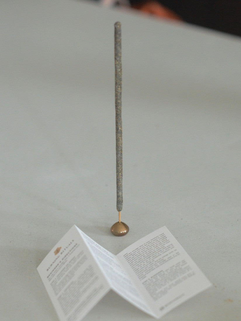 Schwarzer Copal Räucherstäbchen Handgerollt