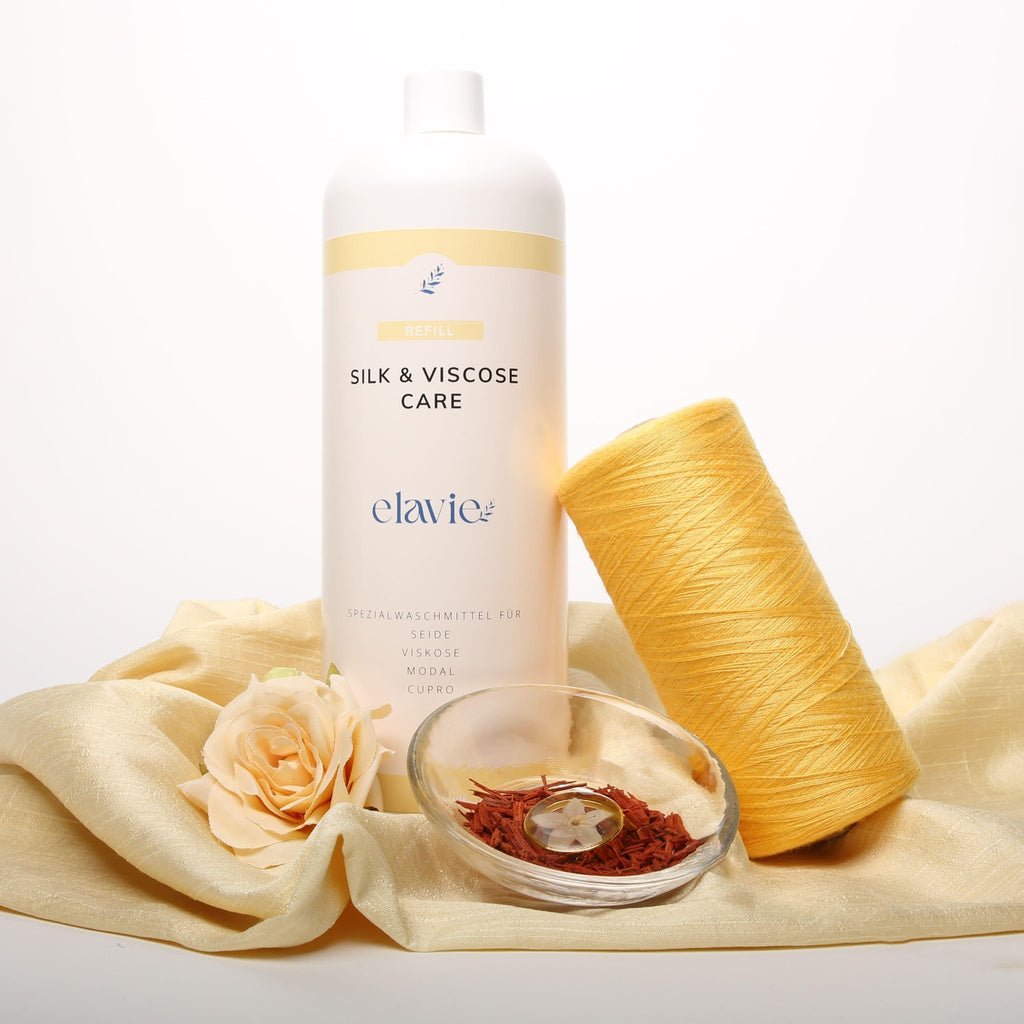 Nachhaltiges Waschmittel für Seide in der Nachfüllflasche.