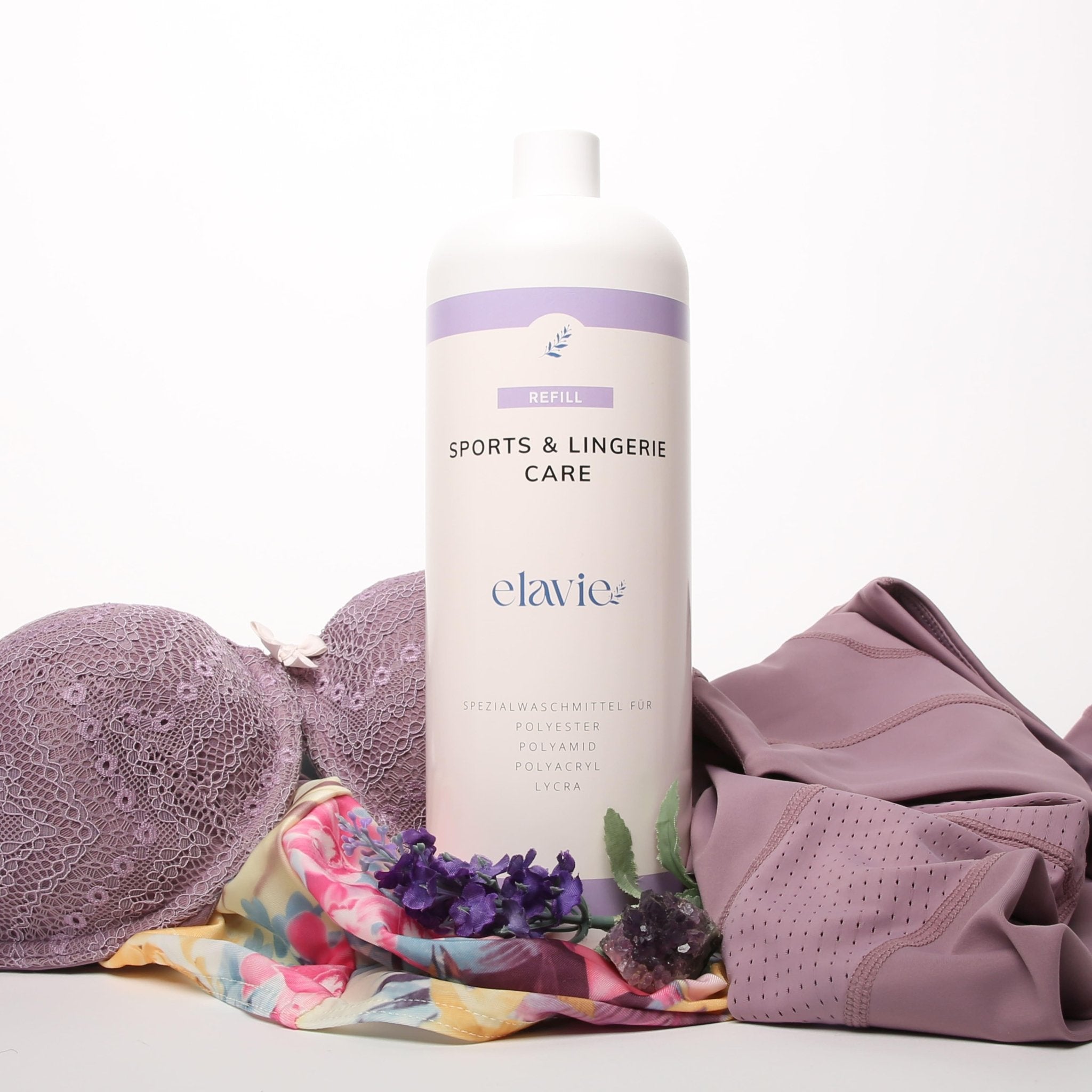 Biologisch abbaubares Waschmittel in der  Nachfüllflasche.